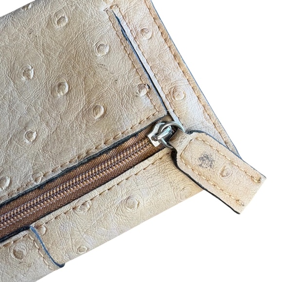 GUESS Faux Ostrich Leather Wallet Beige Trifold Clutch Y2K Vintage Logo Buckle - Picture 7 of 7